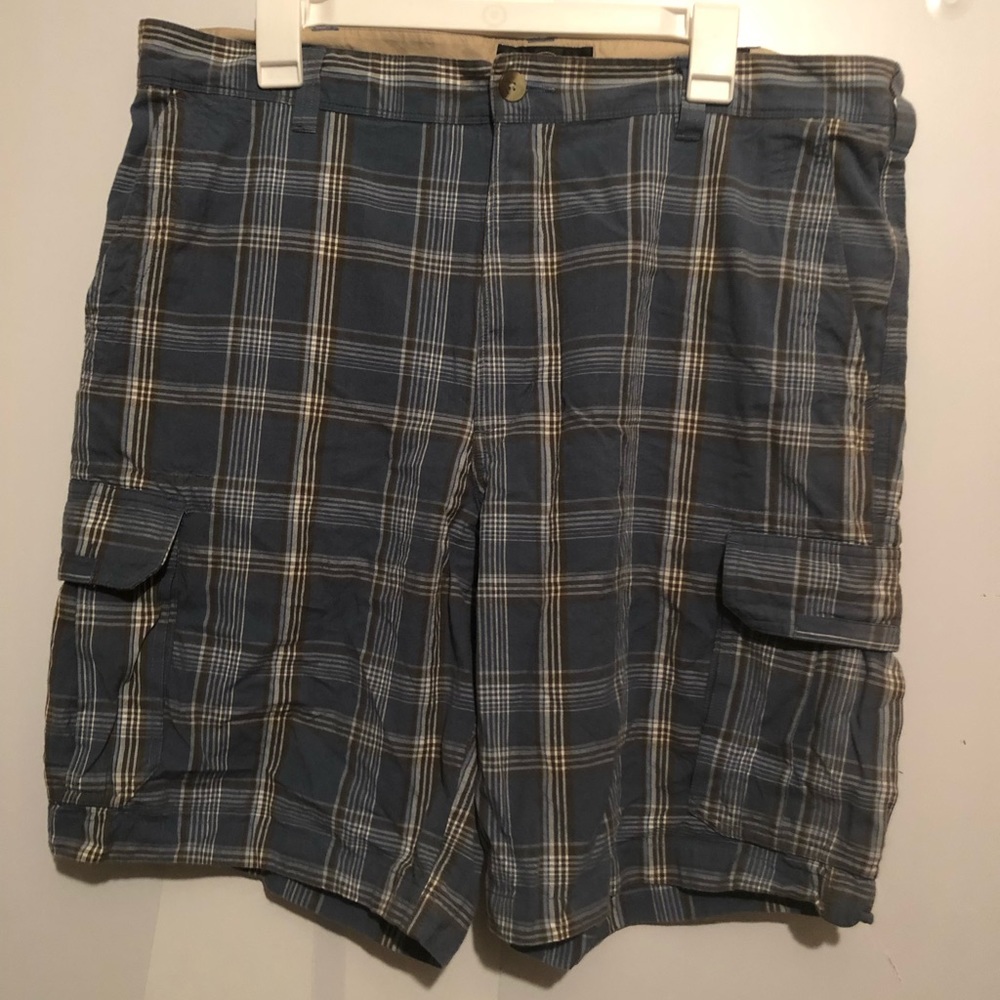 Men’s plaid cargo shorts size 38